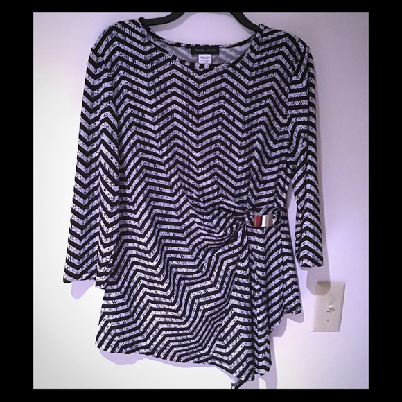 Woman’s Beautiful Black and White Blouse - Picture 1 of 2